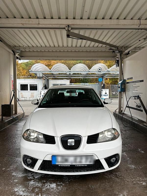 Weiß Gebraucht 2007 Seat Ibiza Kleinwagen | 700 € (Superpreis) - Bild 1/4