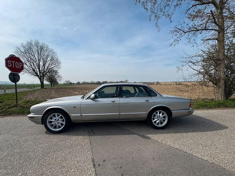 Gebraucht Jaguar XJ8 Executive 237 PS (174 kW) 1999 Silber Limousine