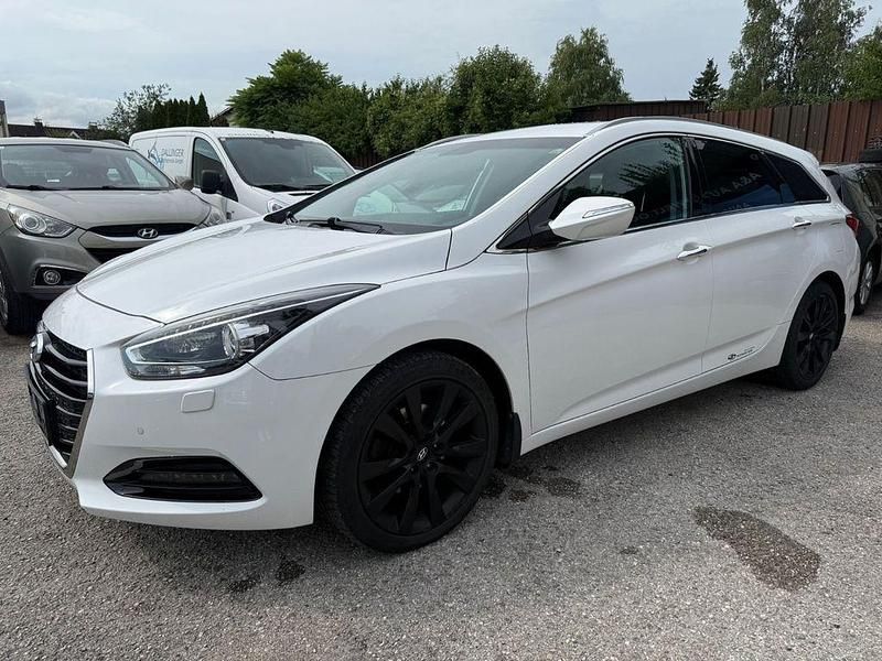 Gebraucht Hyundai i40 Premium 141 PS (103 kW) 2015 Weiß Kombi