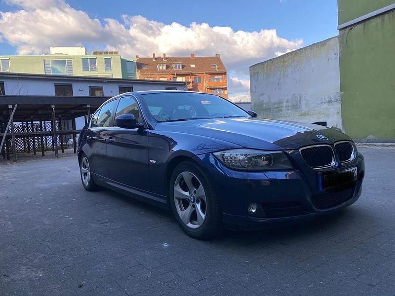 Gebraucht BMW 320 Efficient Dynamics 163 PS (119 kW) 2011 Blau Limousine