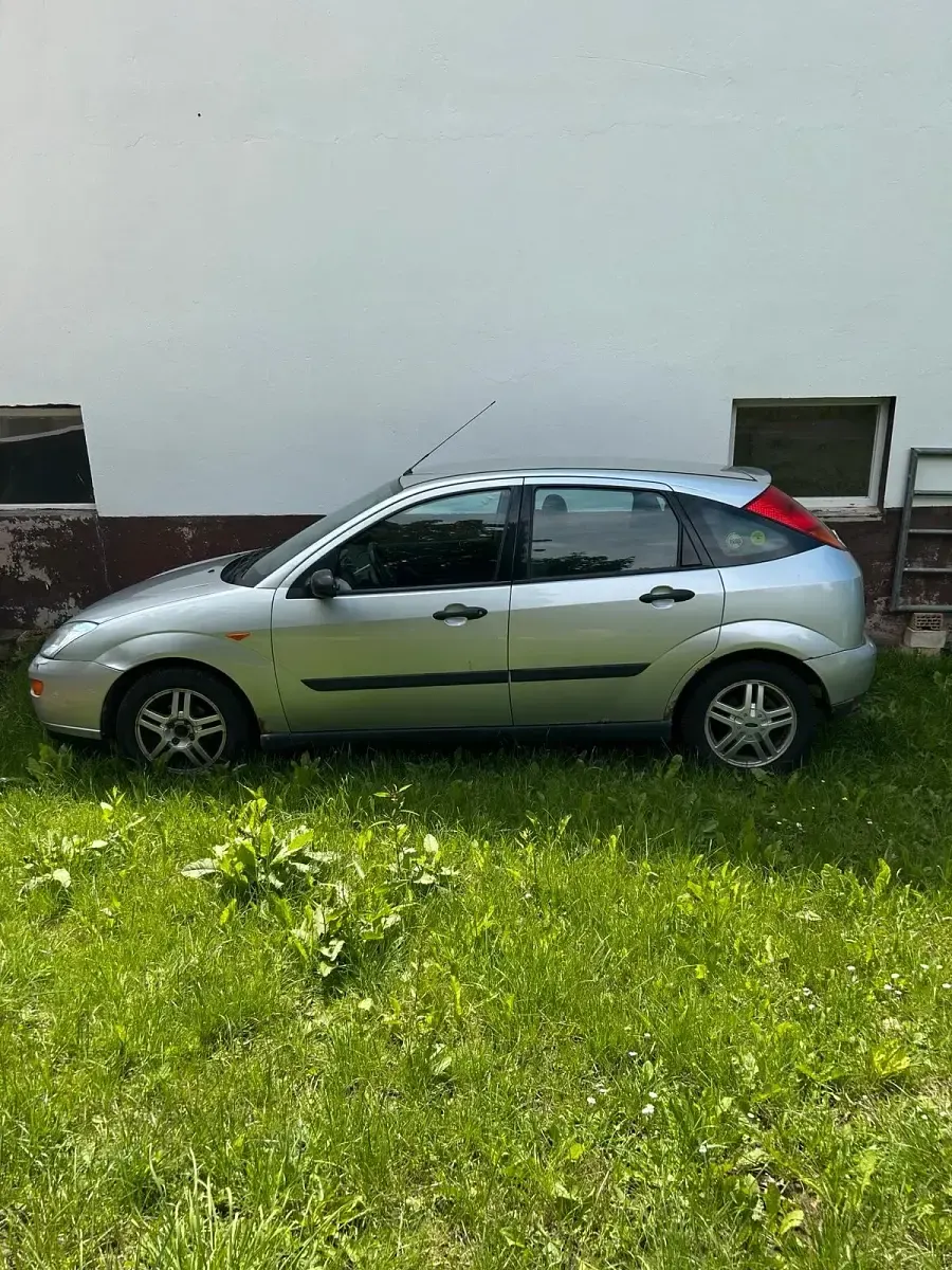 Gebraucht Ford Focus 90 PS (66 kW) 2003 Silber Limousine