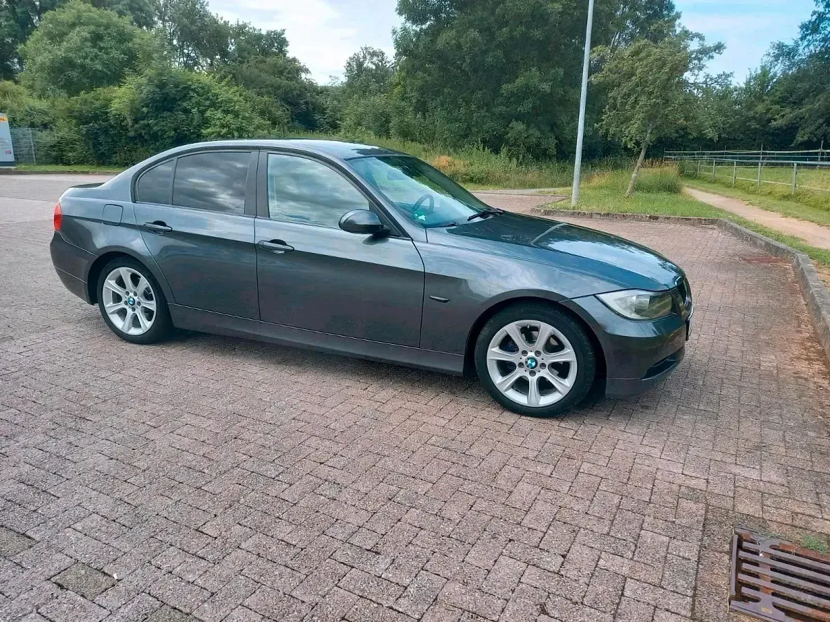 Gebraucht BMW 318 130 PS (95 kW) 2006 Grau Limousine