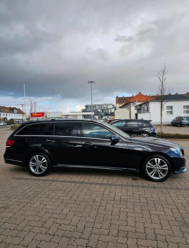 Second-hand Mercedes E250 204 CP (150 kW) 2014 Negru Break