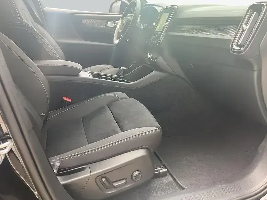 Neu Volvo EX40 Plus 185 kW (252 PS) 2026 Schwarz SUV