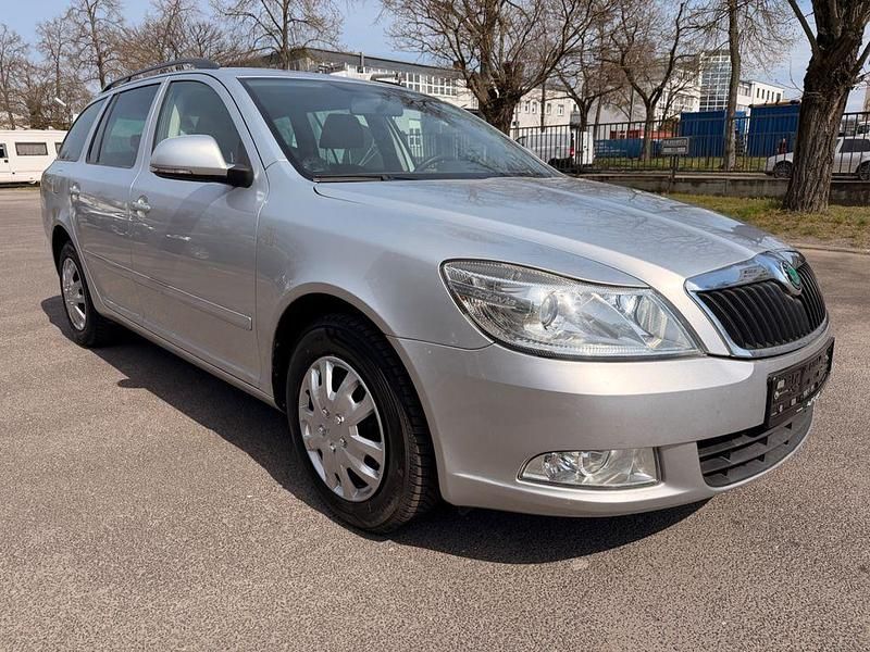 Usado Skoda Octavia 122 HP (89 kW) 2012 Prateado Sedan