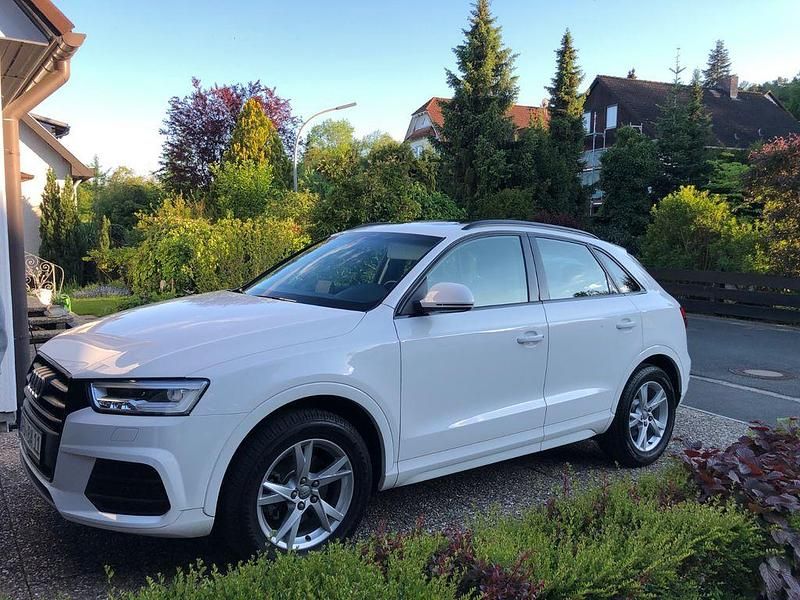 Weiß Gebraucht 2016 Audi Q3 SUV | 16.500 € (Fairer Preis) - Bild 1/4