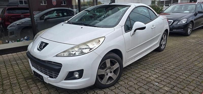 Gebraucht Peugeot 207 CC Active 120 PS (88 kW) 2012 Weiß Cabrio