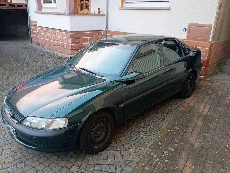 Grün Gebraucht 1998 Opel Vectra Comfort Limousine | 1.700 € (Fairer Preis) - Bild 1/3