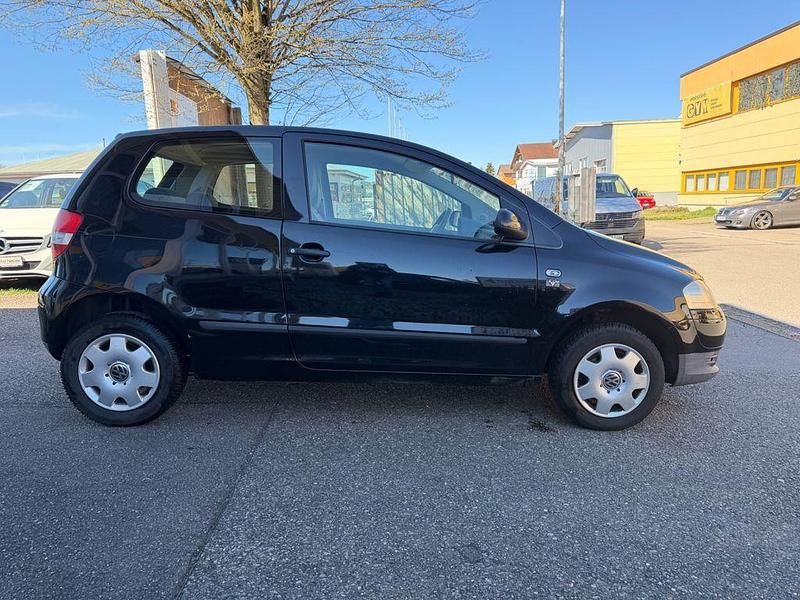 Gebraucht VW Fox Basis 54 PS (39 kW) 2006 Schwarz Kleinwagen
