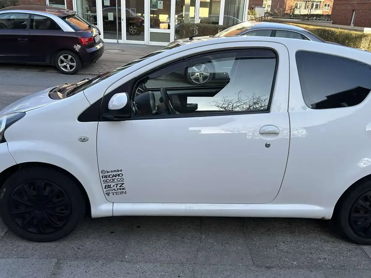 Gebraucht Toyota Aygo Cool 68 PS (50 kW) 2011 Weiß Kleinwagen