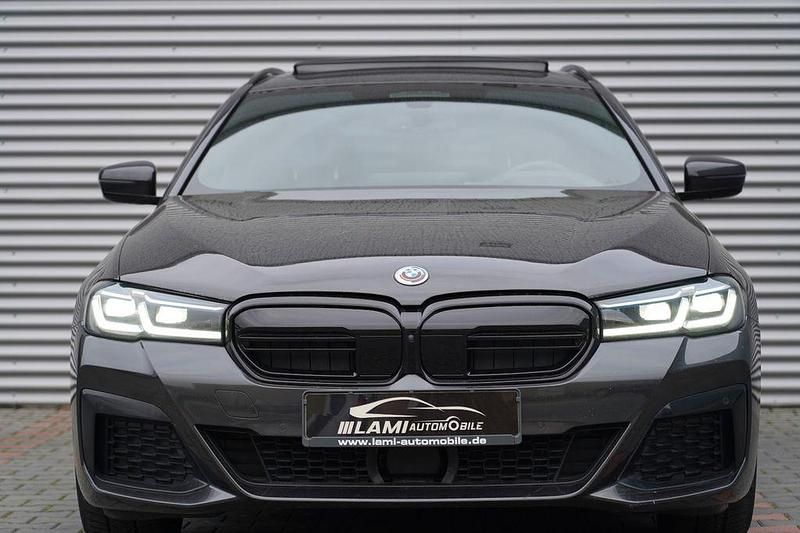 Gebraucht BMW 530 M Sport 245 PS (180 kW) 2023 Sophistograu brillanteffekt me Kombi