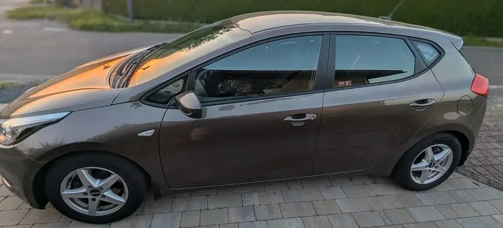 Gebraucht Kia Ceed 110 PS (80 kW) 2014 Braun Kleinwagen
