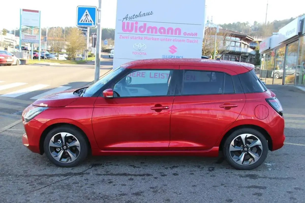 Neu Suzuki Swift Comfort+ 83 PS (61 kW) 2026 Burning red pearl Kleinwagen