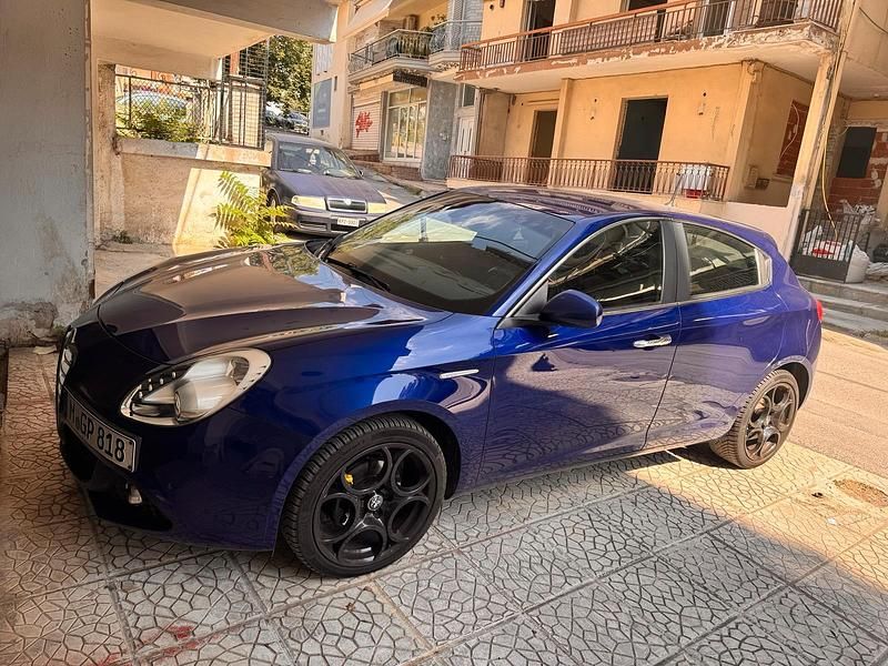 Blau Gebraucht 2014 Alfa Romeo Giulietta Kleinwagen | 6.999 € (Fairer Preis) - Bild 1/4