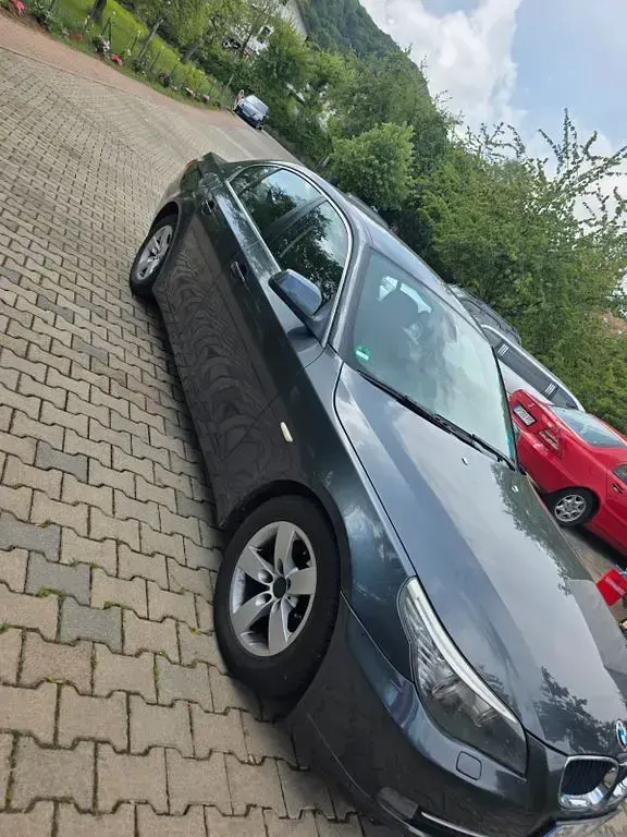Gebraucht BMW 520 177 PS (130 kW) 2010 Grau Limousine