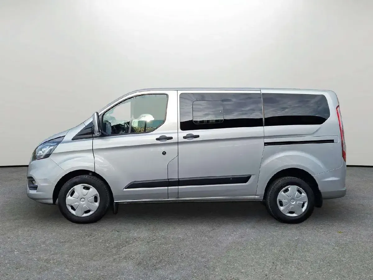 Gebraucht Ford Transit Custom Trend 131 PS (96 kW) 2021 Polarsilber metallic Kombi