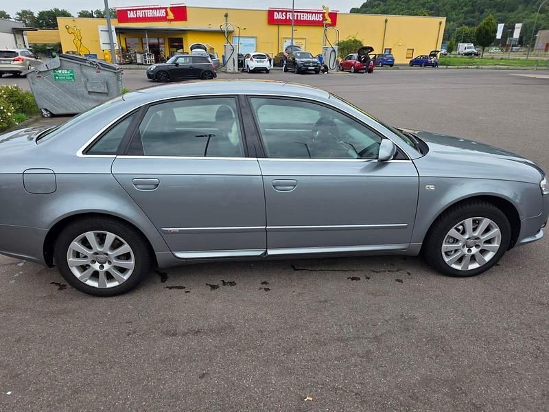 Silber Gebraucht 2005 Audi A4 Limousine | 4.250 € (Etwas zu teuer) - Bild 1/4