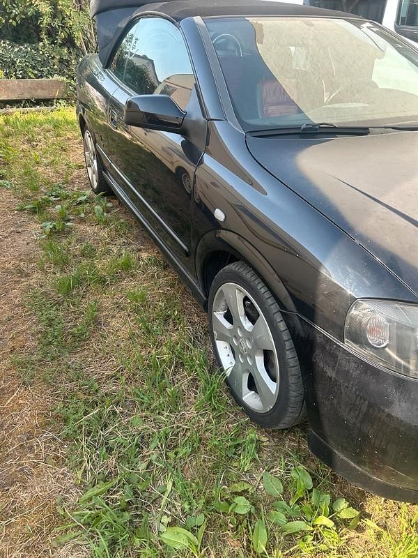 Schwarz Gebraucht 2004 Opel Astra Cabriolet Cabrio | 2.450 € (Guter Preis) - Bild 1/4