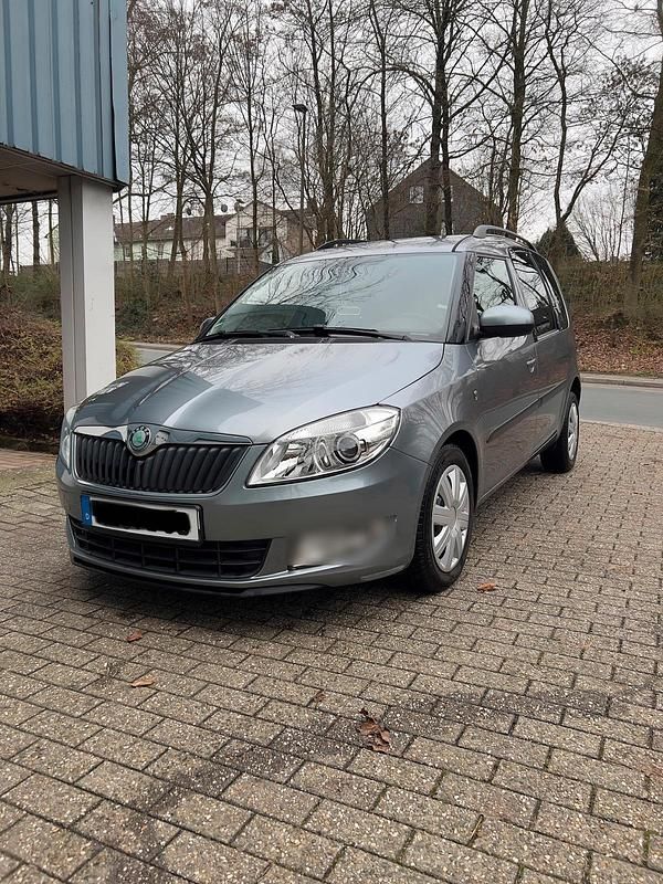 Silber Gebraucht 2010 Skoda Roomster Van / Kleinbus | 2.199 € (Fairer Preis) - Bild 1/4