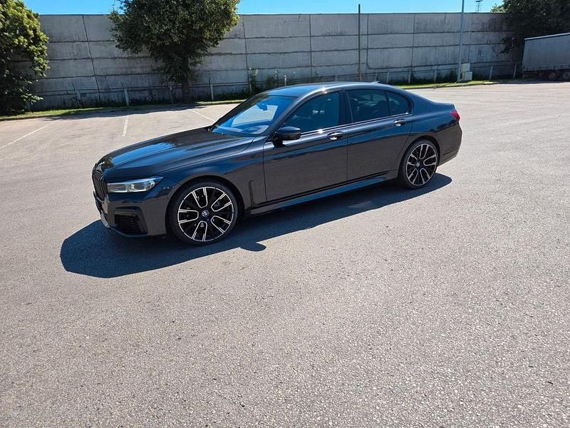 Grau Gebraucht 2022 BMW 730 Limousine | 48.000 € (Superpreis) - Bild 1/4