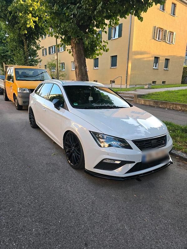 Weiß Gebraucht 2017 Seat Leon ST FR Kombi | 16.500 € (Teuer) - Bild 1/4