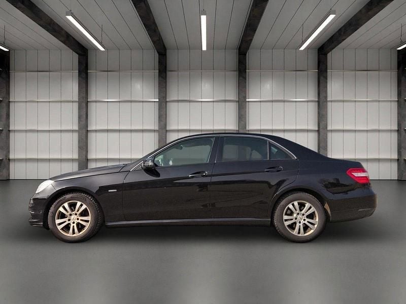Gebraucht Mercedes E220 170 PS (125 kW) 2011 Schwarz Limousine