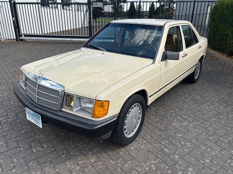 Weiß Gebraucht 1984 Mercedes 190 Limousine | 9.999 € - Bild 1/4
