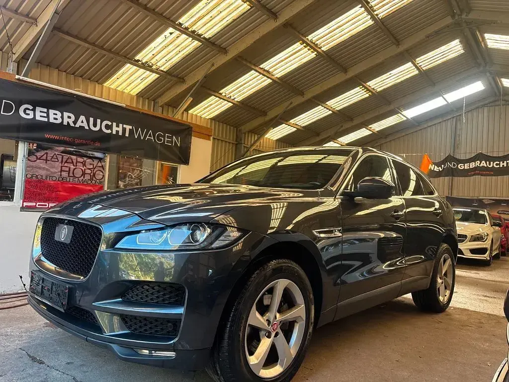 Gebraucht Jaguar F-Pace Portfolio 179 PS (131 kW) 2019 Grau SUV