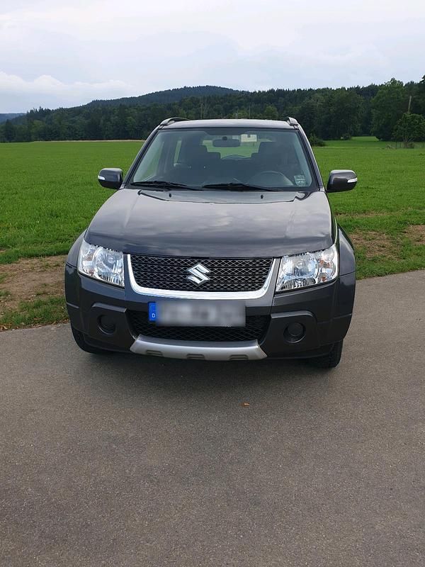 Grau Gebraucht 2011 Suzuki Grand Vitara SUV | 4.500 € (Superpreis) - Bild 1/4