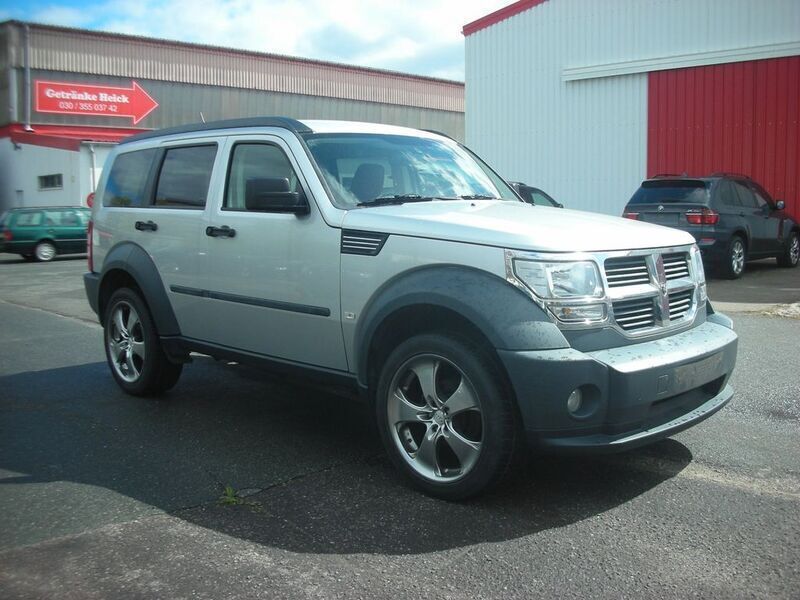 Grau Gebraucht 2008 Dodge Nitro SUV | 8.900 € (Fairer Preis) - Bild 1/4