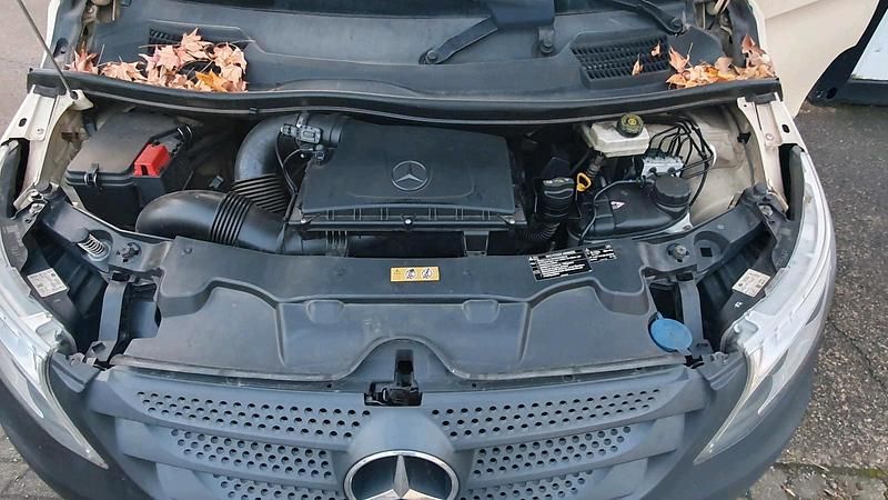 Gelb Gebraucht 2016 Mercedes Vito Van | 10.800 € - Bild 1/4