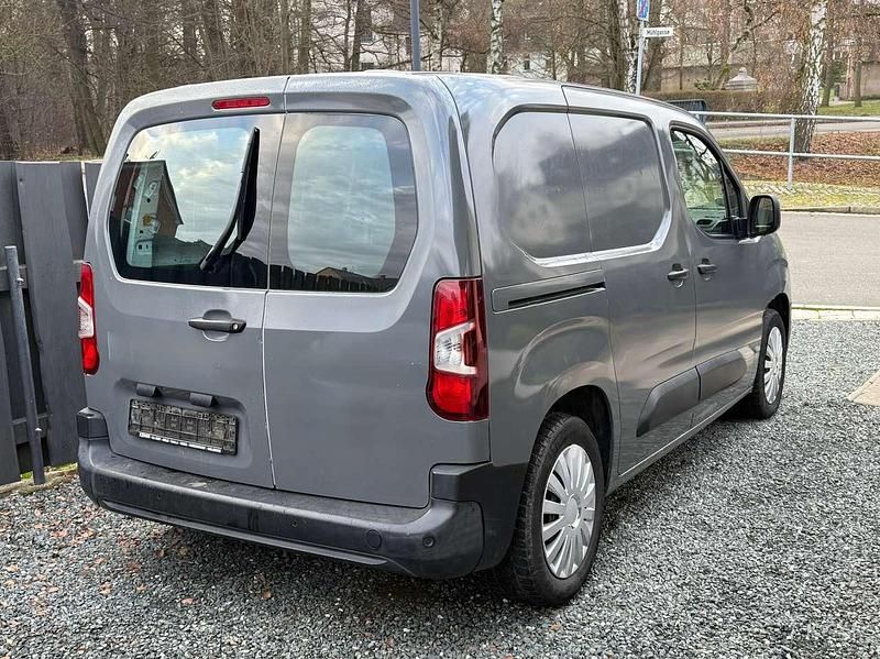 Gebraucht Opel Combo Edition 102 PS (75 kW) 2019 Jade weiss / (grau foliert) Van / Kleinbus