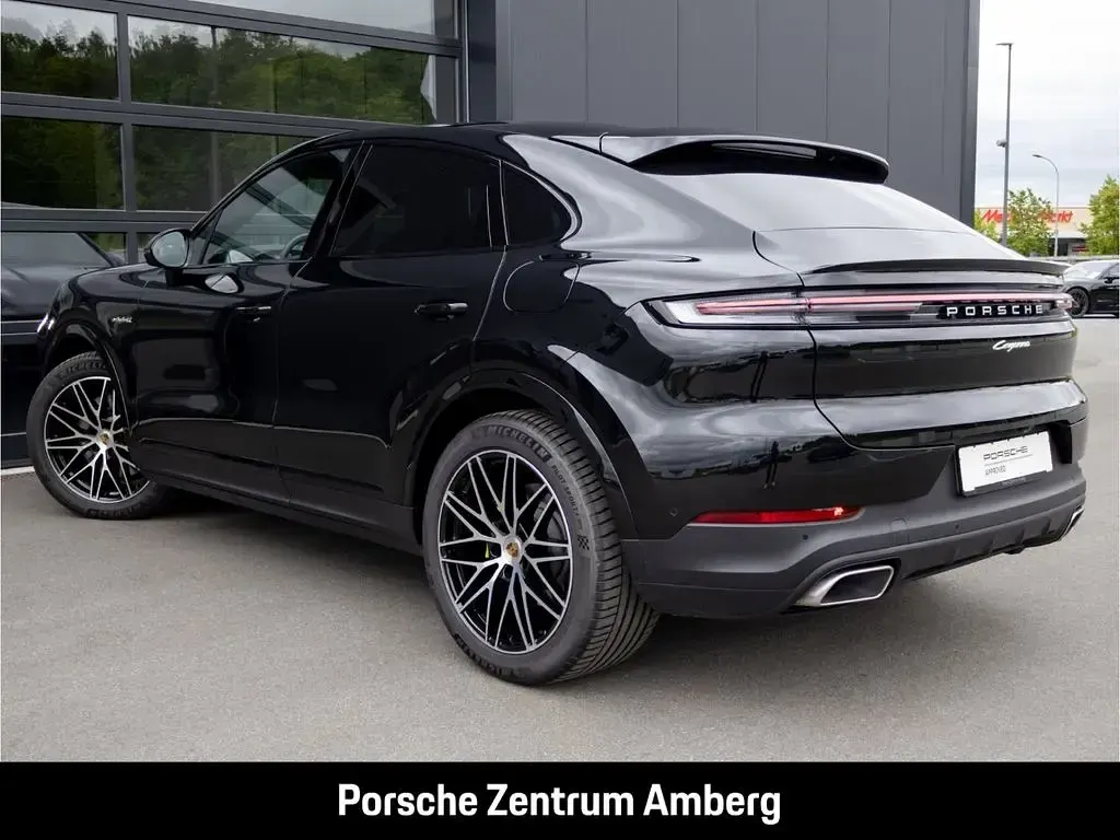 Gebraucht Porsche Cayenne E-Hybrid Coupe 470 PS (345 kW) 2024 Schwarz SUV