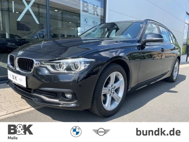 Schwarz metallic black sapphire metallicschwarz Gebraucht 2019 BMW 320 Advantage Kombi | 25.450 € (Fairer Preis) - Bild 1/4