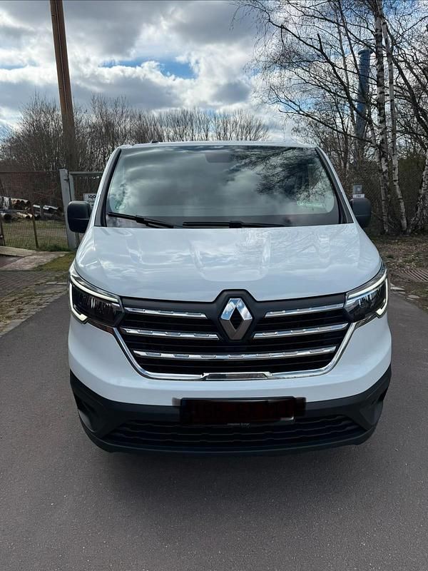 Gebraucht Renault Trafic 131 PS (96 kW) 2022 Weiß Van / Kleinbus