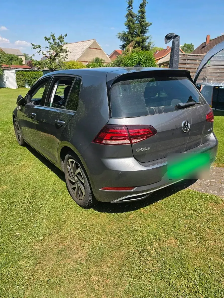 Gebraucht VW Golf VII 131 PS (96 kW) 2018 Grau Limousine