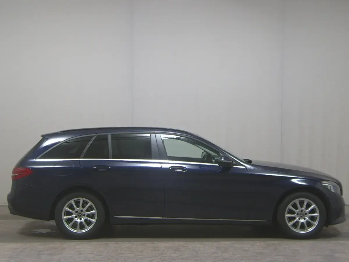 Second-hand Mercedes C200 150 CP (110 kW) 2018 Albastru Berlinǎ