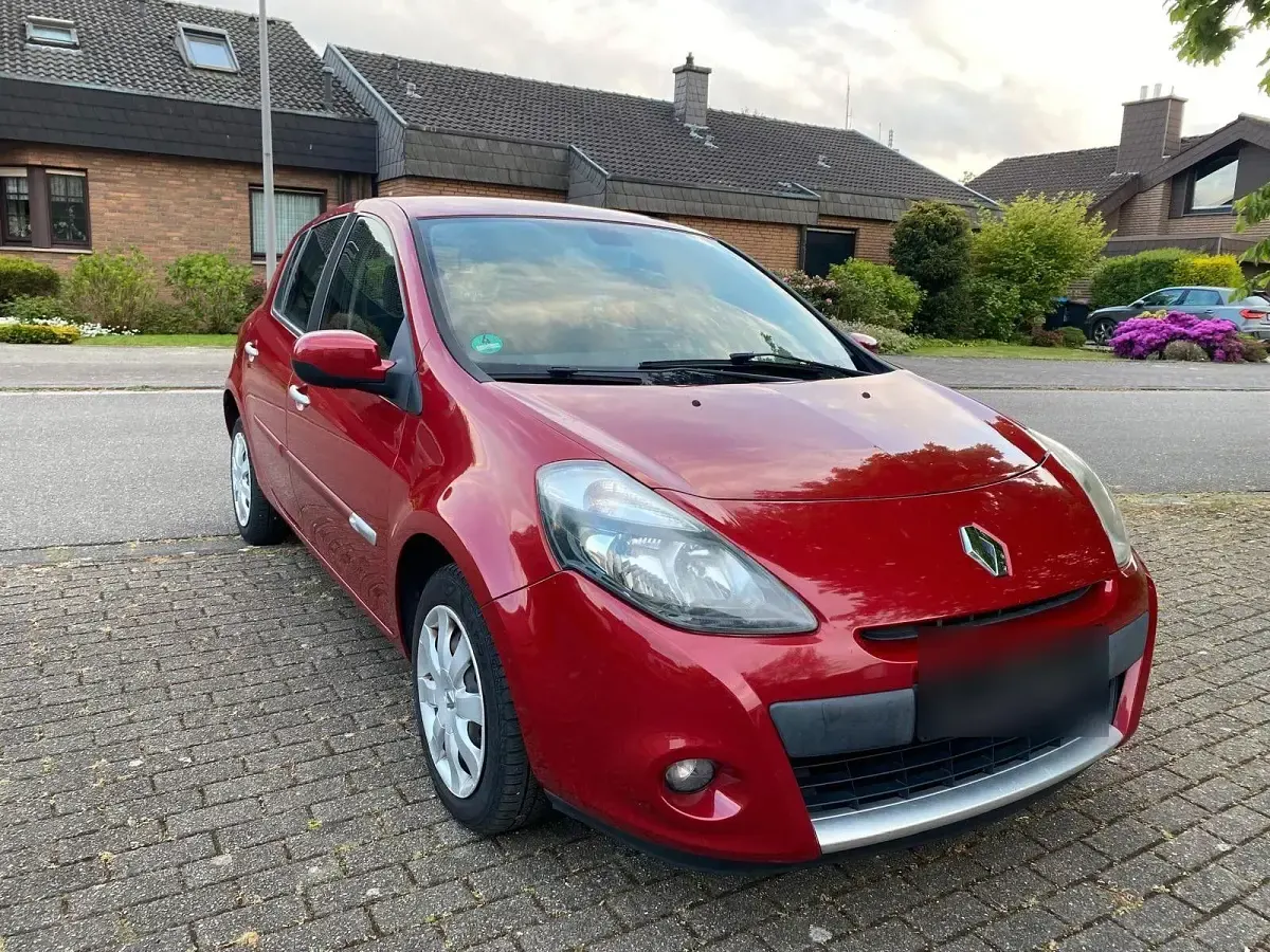Second-hand Renault Clio II Expression 75 CP (55 kW) 2011 Roșu Hatchback