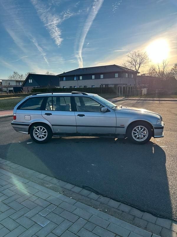 Gebraucht BMW 320 150 PS (110 kW) 1997 Silber Kombi