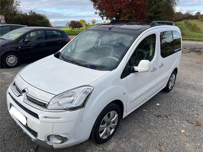 Weiß Gebraucht 2014 Citroën Berlingo Tendance Van / Kleinbus | 5.799 € (Fairer Preis) - Bild 1/4