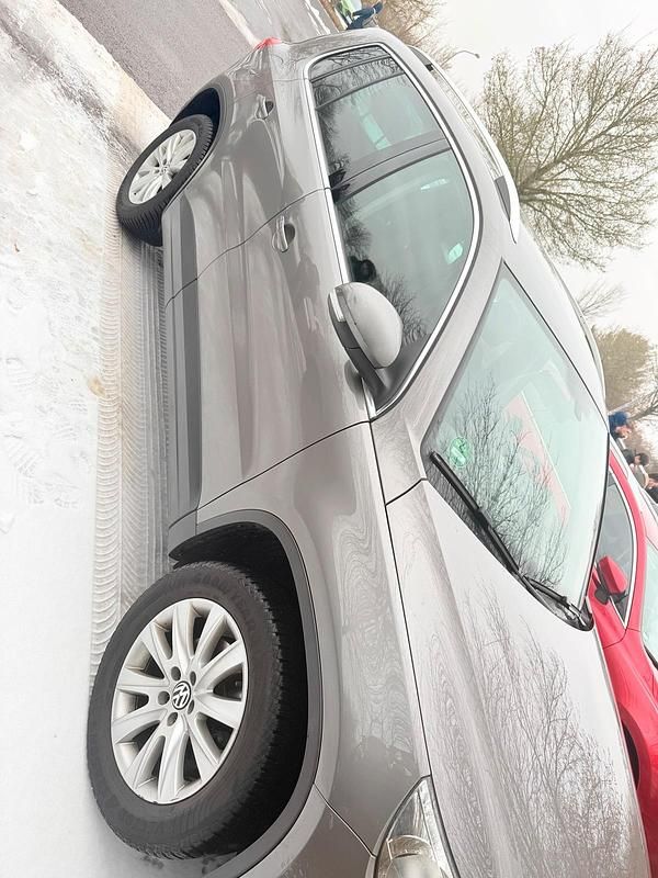 Gebraucht VW Tiguan 150 PS (110 kW) 2011 Grau SUV