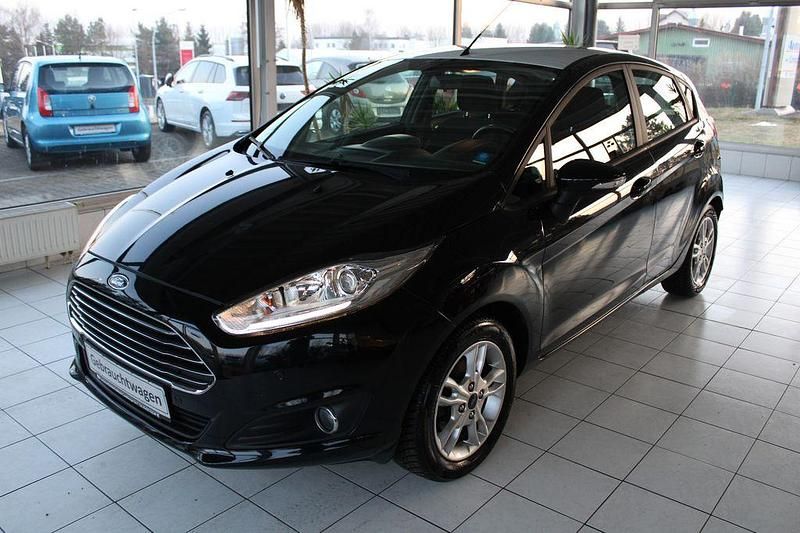 Schwarz Gebraucht 2015 Ford Fiesta Limousine | 6.400 € (Guter Preis) - Bild 1/4