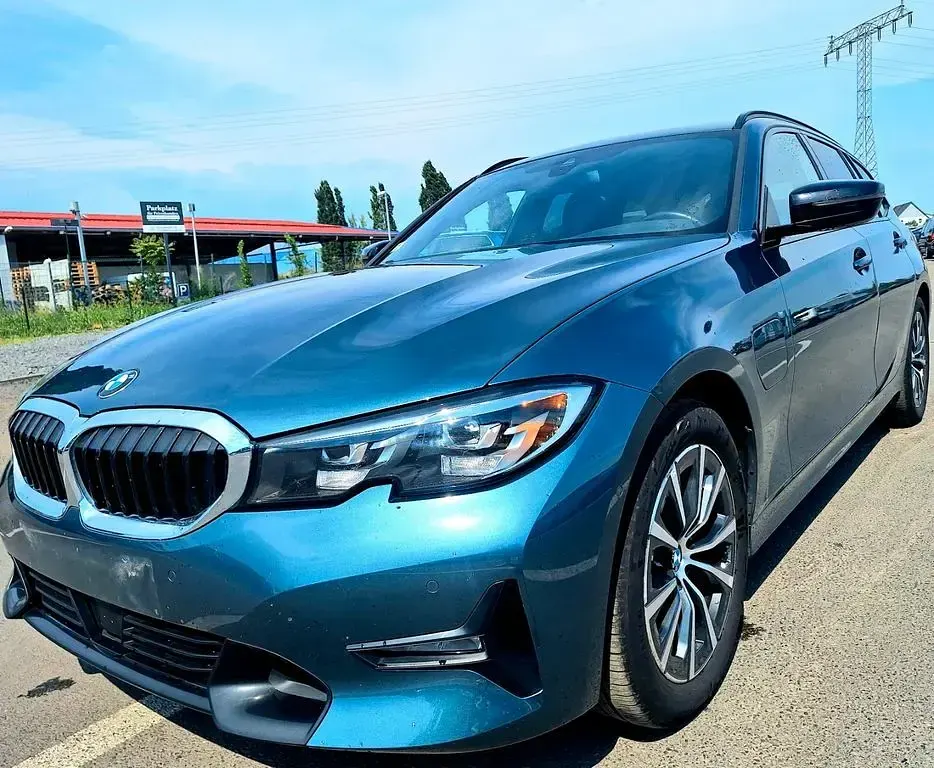 Gebraucht BMW 320e Advantage 204 PS (150 kW) 2021 Schwarz Kombi
