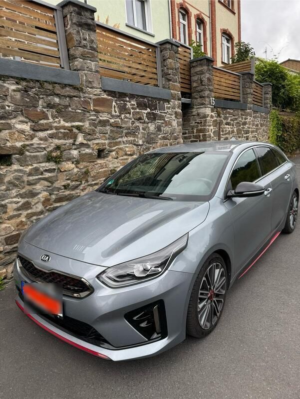 Grau Gebraucht 2019 Kia ProCeed GT Kleinwagen | 19.400 € (Fairer Preis) - Bild 1/4