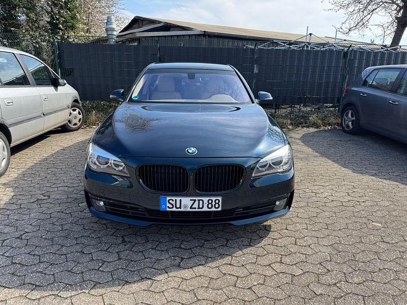 Gebraucht BMW 750 Performance 381 PS (280 kW) 2014 Beige Limousine