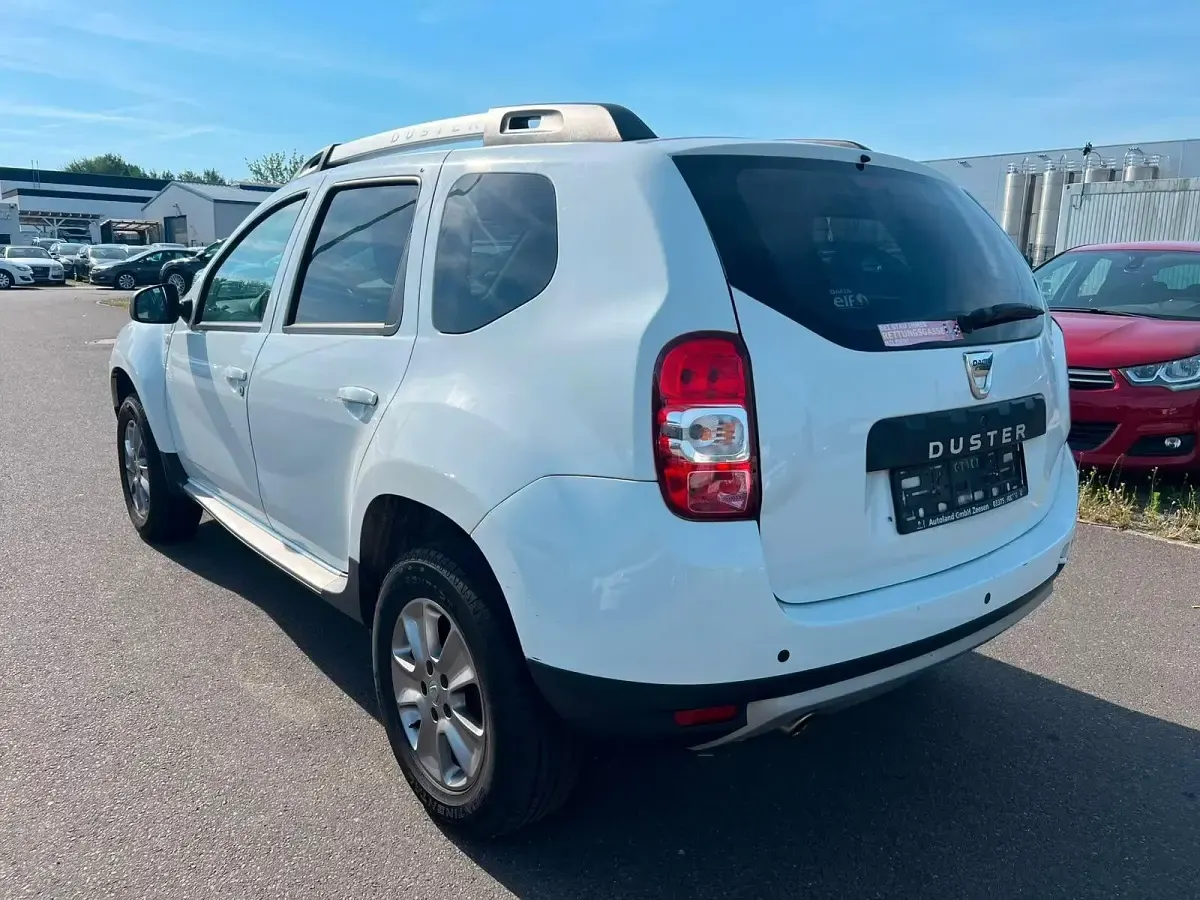 Gebraucht Dacia Duster Lauréate 114 PS (83 kW) 2017 Weiß SUV