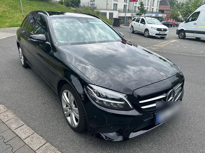 Gebraucht Mercedes C220 194 PS (142 kW) 2019 Schwarz Kombi