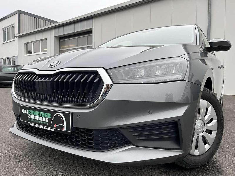 Grau Gebraucht 2023 Skoda Fabia Ambition Kleinwagen | 17.460 € (Fairer Preis) - Bild 1/4