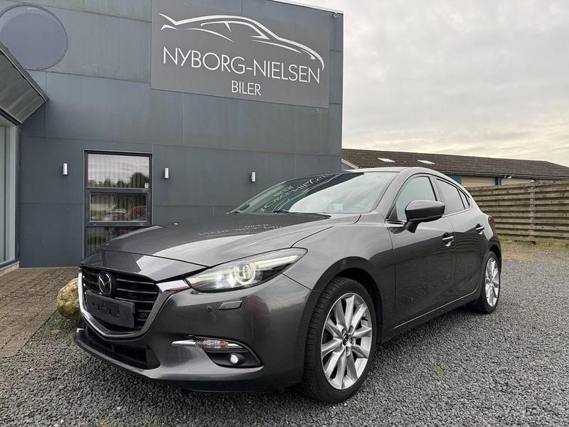 Grau Gebraucht 2017 Mazda 3 Sports-Line Limousine | 12.200 € (Fairer Preis) - Bild 1/4