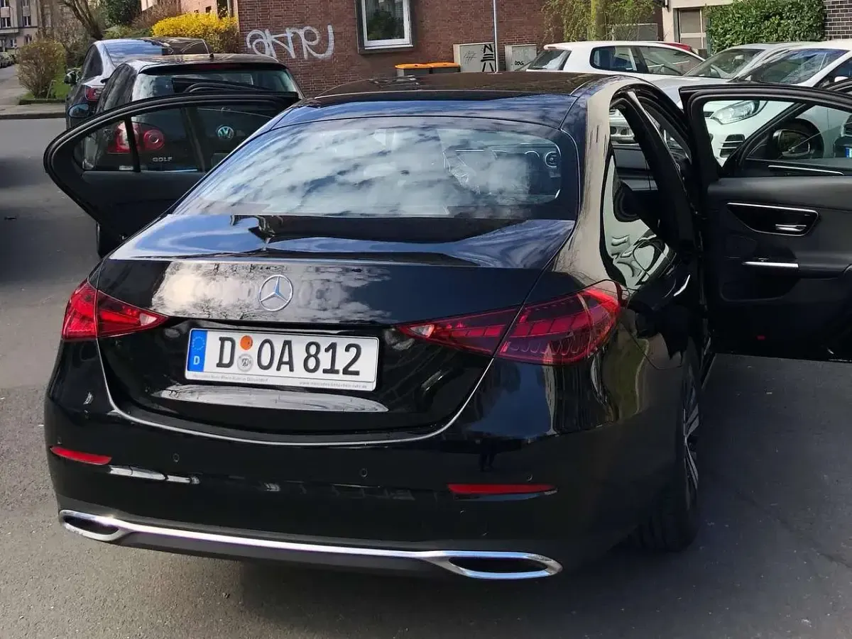 Gebraucht Mercedes C180 Avantgarde 170 PS (125 kW) 2022 Schwarz Limousine